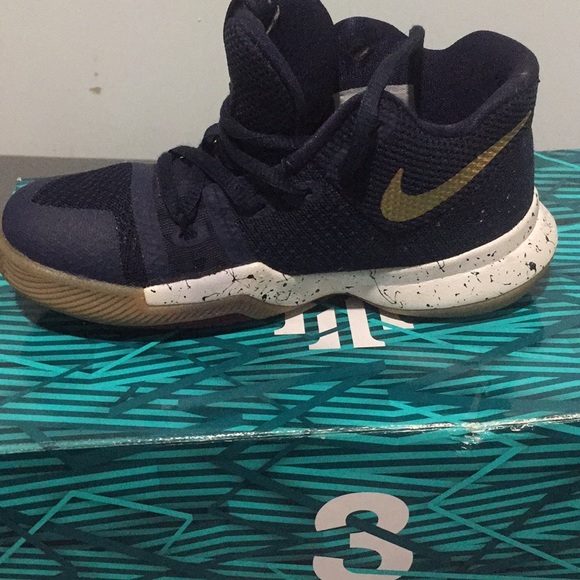 Nike Girl Sneaker Size12 - Picture 4 of 10